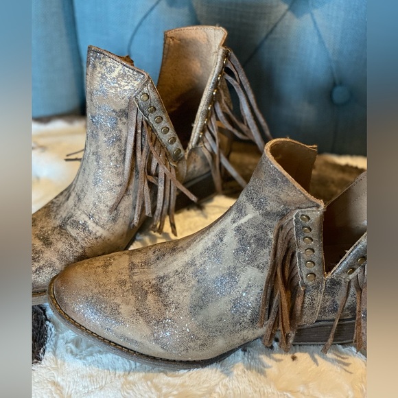 Circle G by Corral Ladies Brown Studs & Fringe Booties - Picture 6 of 7